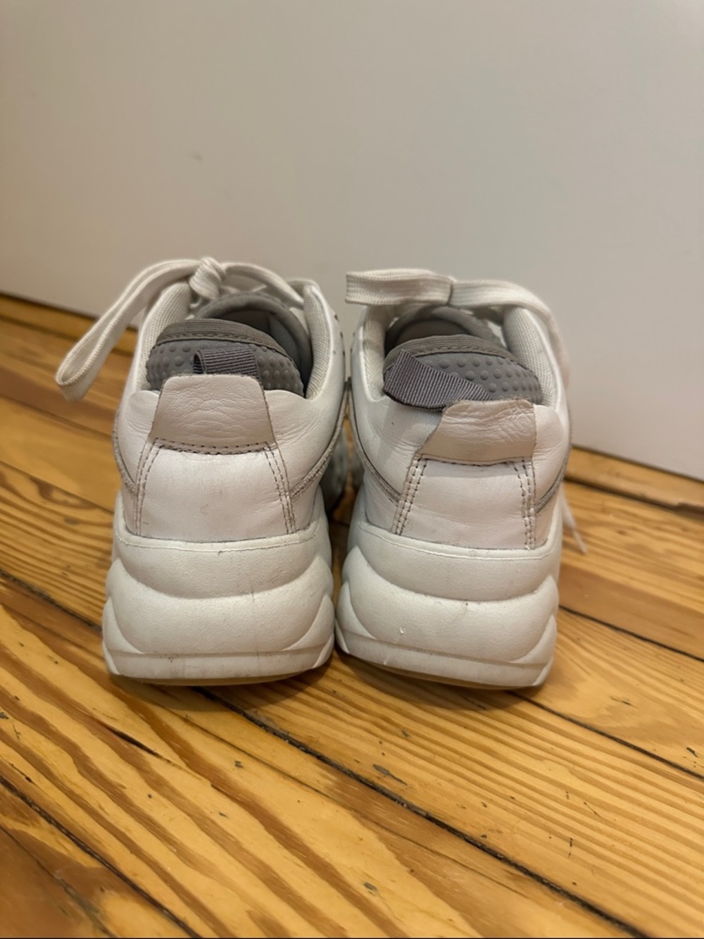 Acne white and light gray leather sneakers - Picture 5 of 7